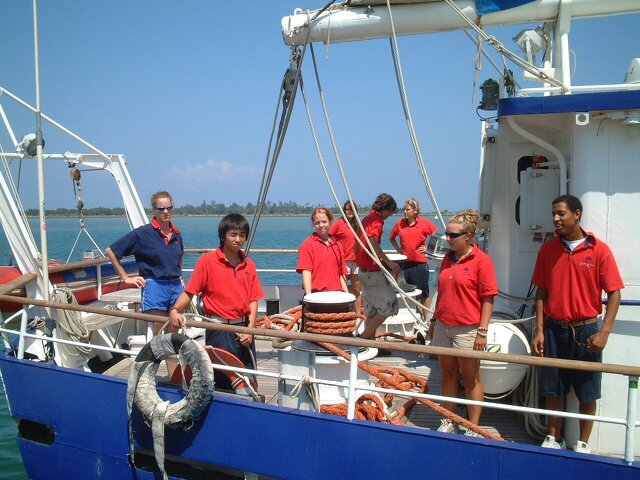 バリ島に停泊中のクラスアフロートで作業中の立石さん