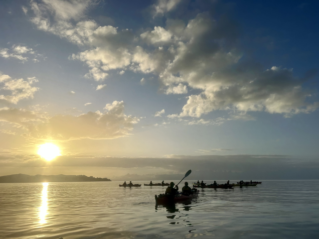 カヤックをしながら眺める美しい夕日