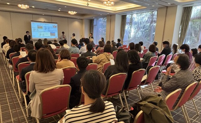 事前説明会で体験談を語る卒業生3名