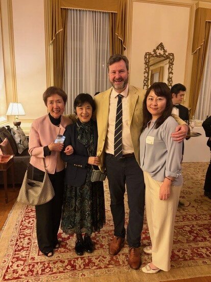 Richard D.A. Lamont校長とエディクムスタッフ