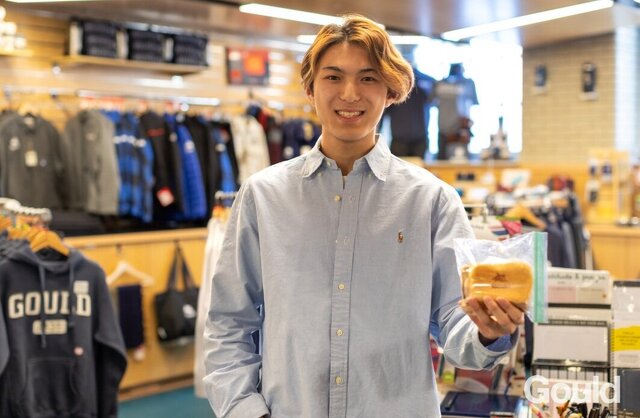 Gould Academyの売店にてカツサンドを販売