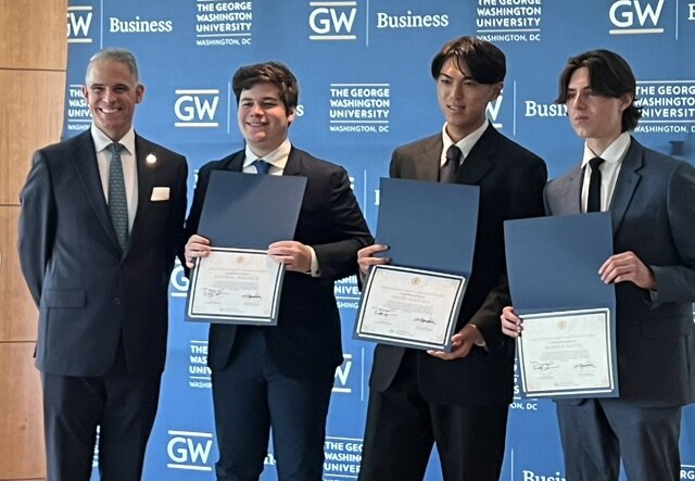 GW大学でのBrandstormの表彰式