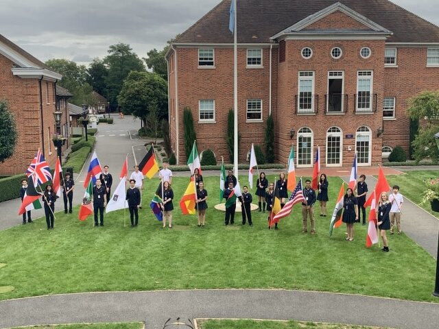 世界中から学生が集まるTASIS Englandのキャンパス