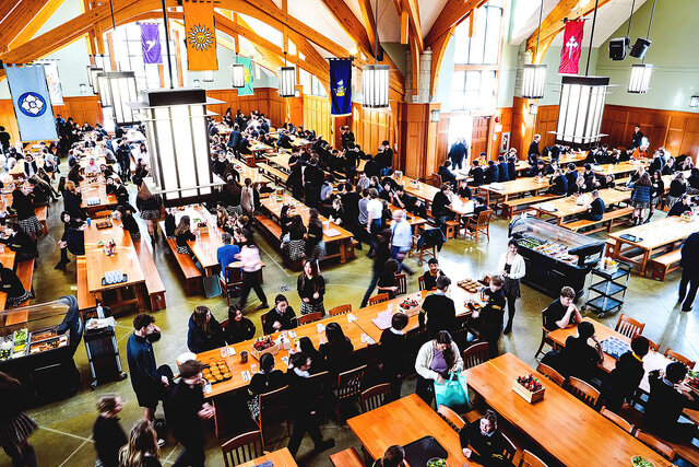 Shawnigan Lake Schoolのダイニングホール