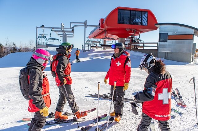 スキーパトロールの活動