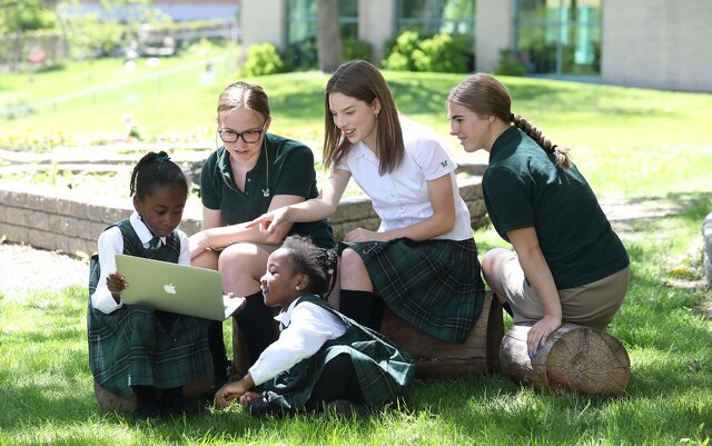 Balmoral Hallの学生達